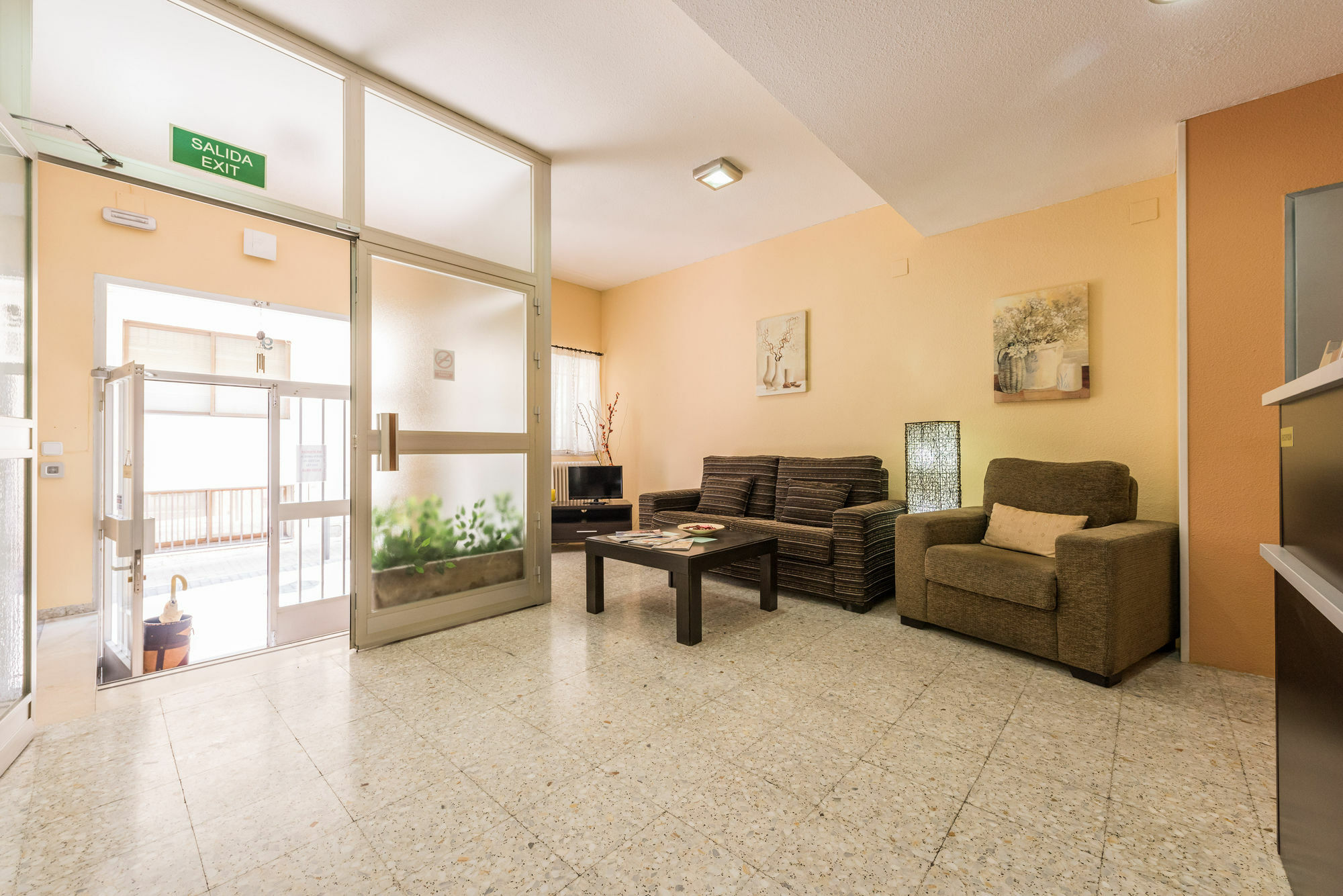 Hostal Arkanta Arganda Del Rey Bagian luar foto