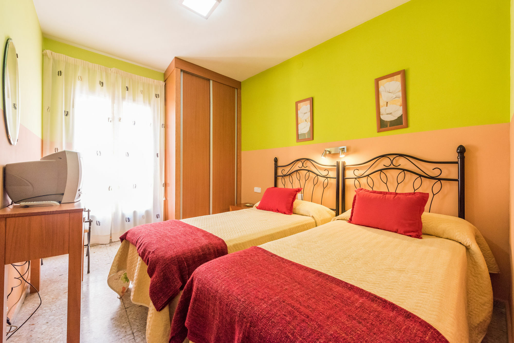Hostal Arkanta Arganda Del Rey Bagian luar foto