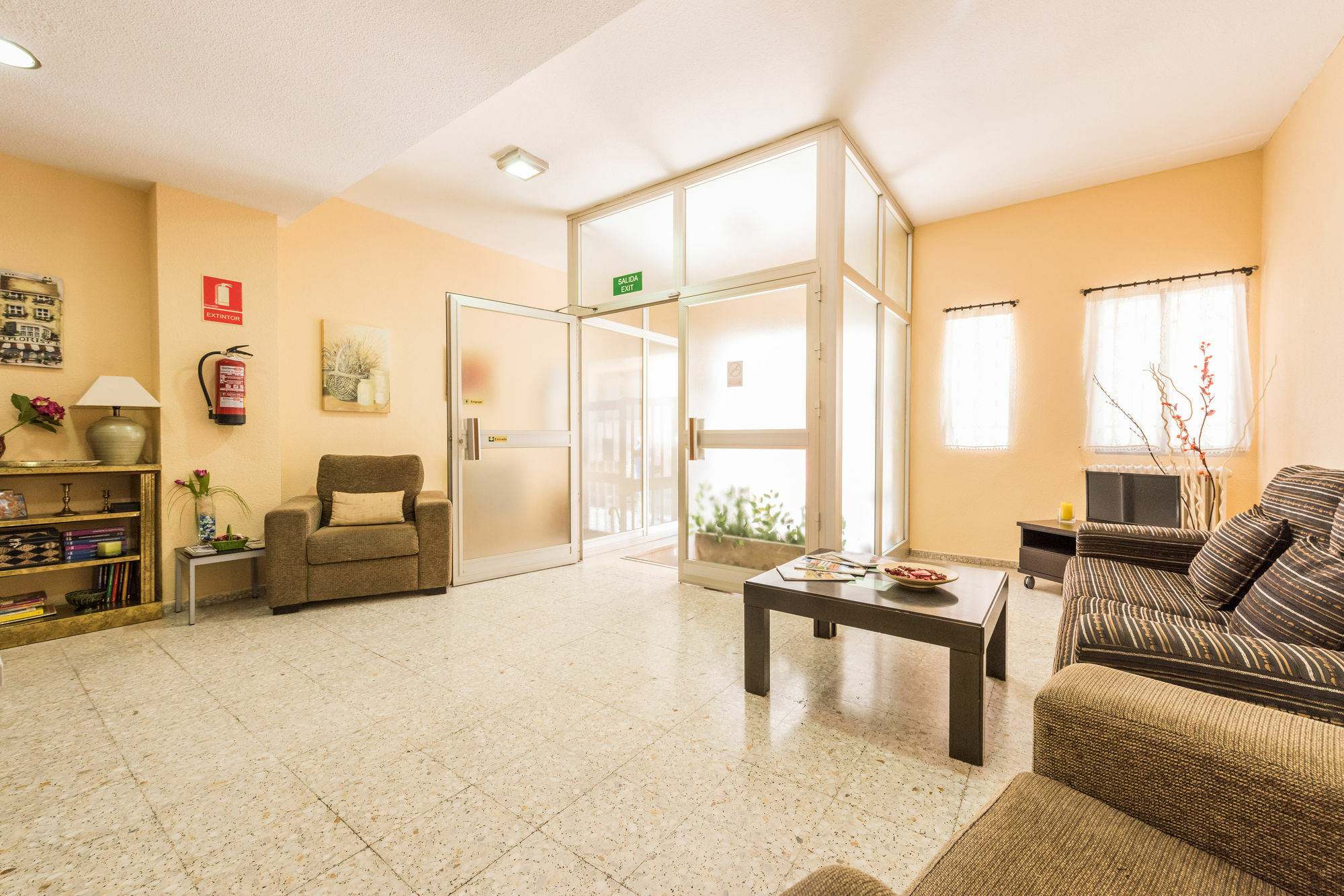 Hostal Arkanta Arganda Del Rey Bagian luar foto