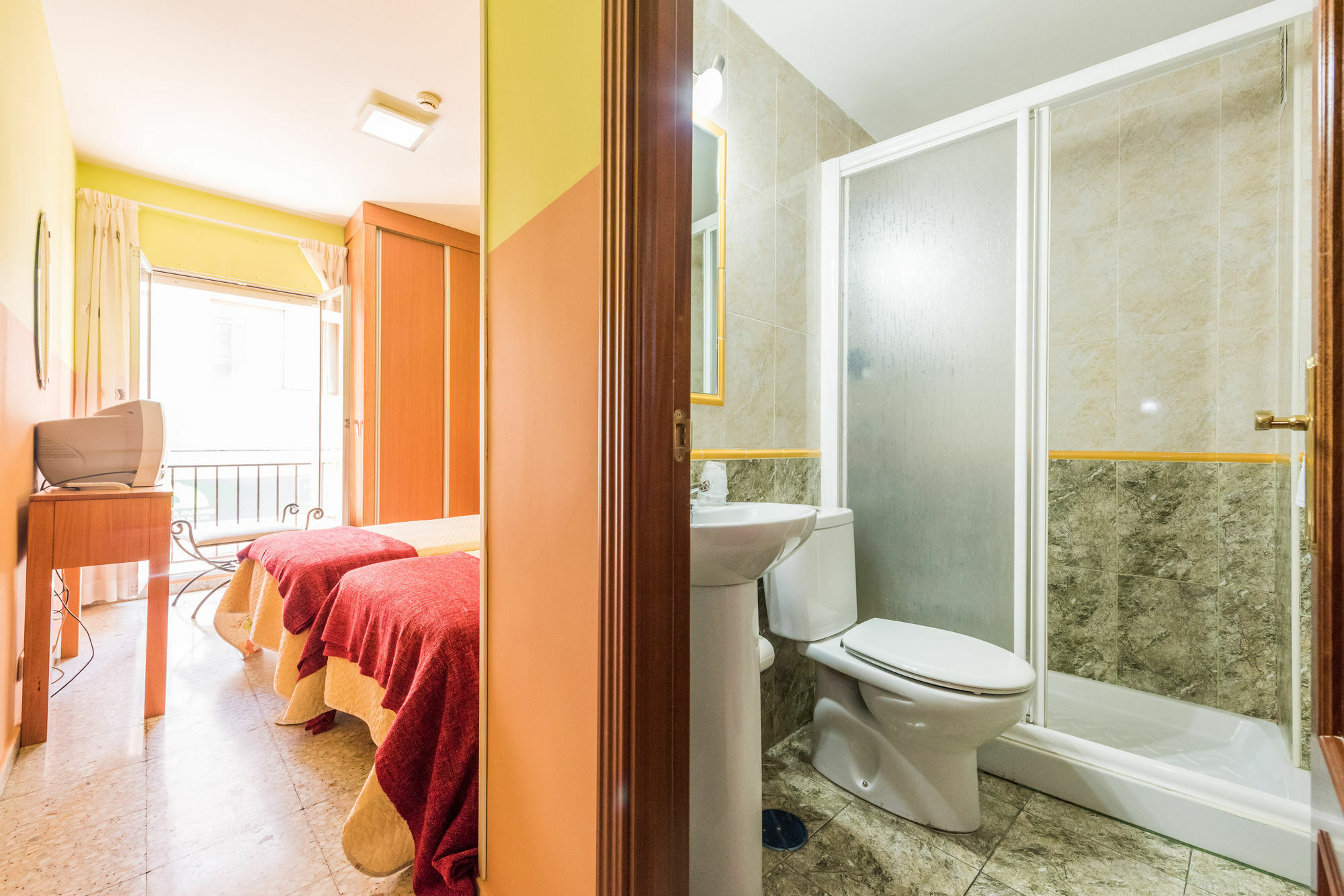 Hostal Arkanta Arganda Del Rey Bagian luar foto