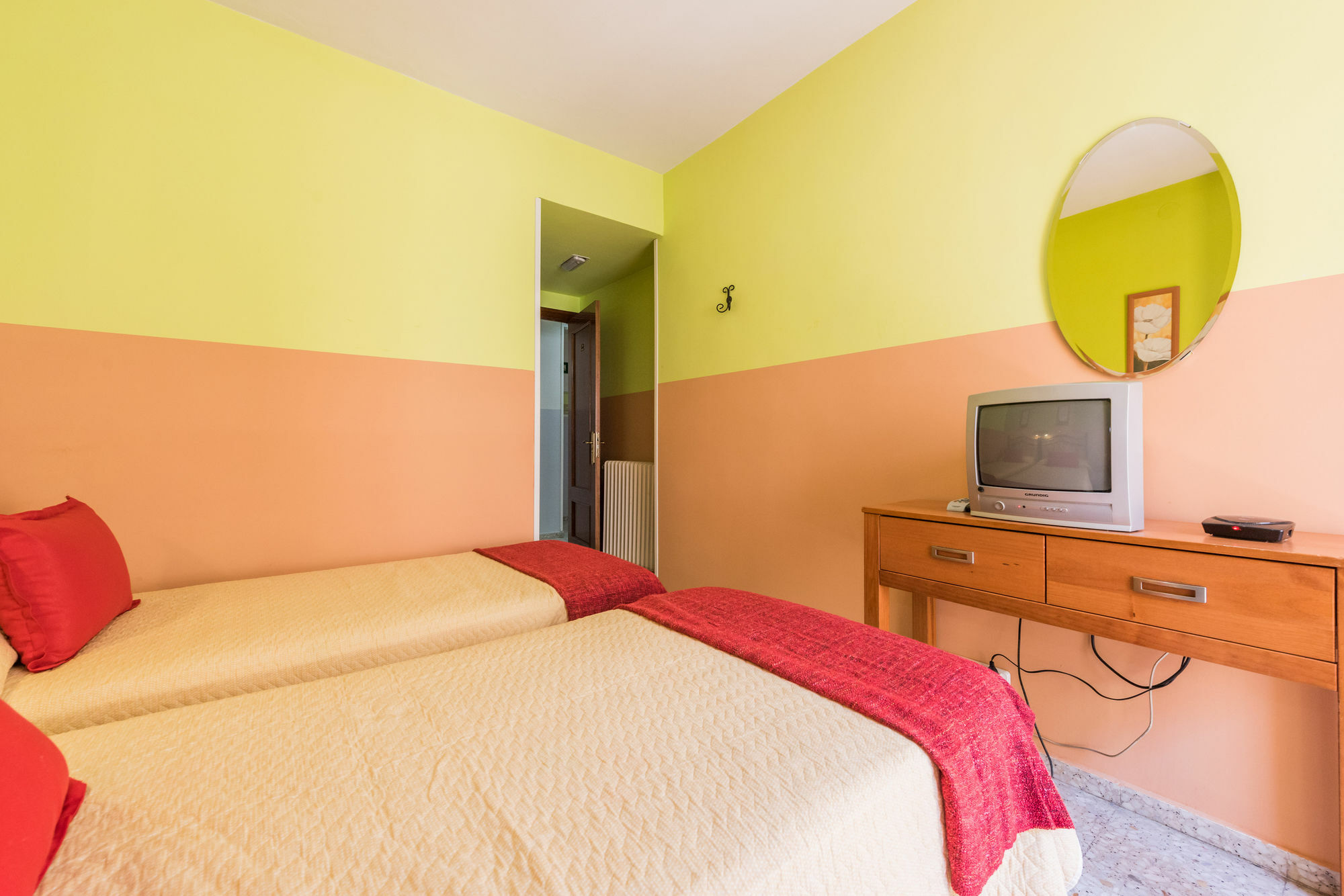 Hostal Arkanta Arganda Del Rey Bagian luar foto