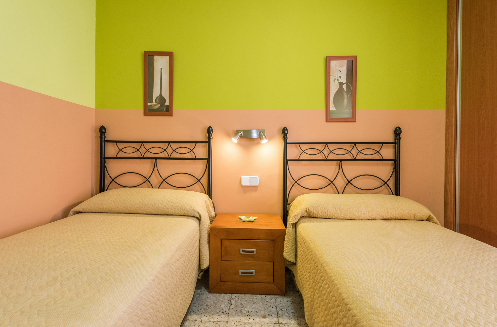 Hostal Arkanta Arganda Del Rey Bagian luar foto