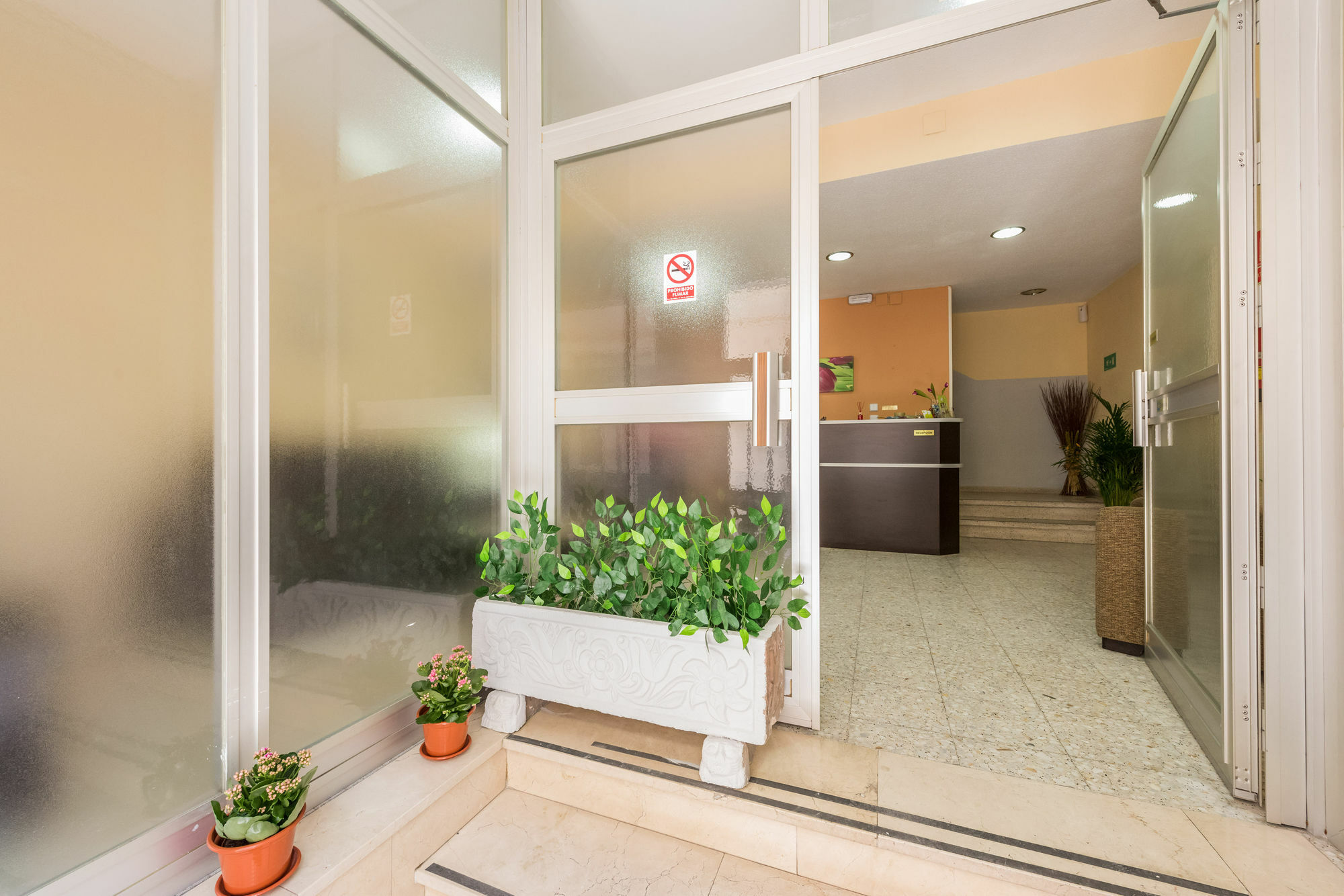 Hostal Arkanta Arganda Del Rey Bagian luar foto