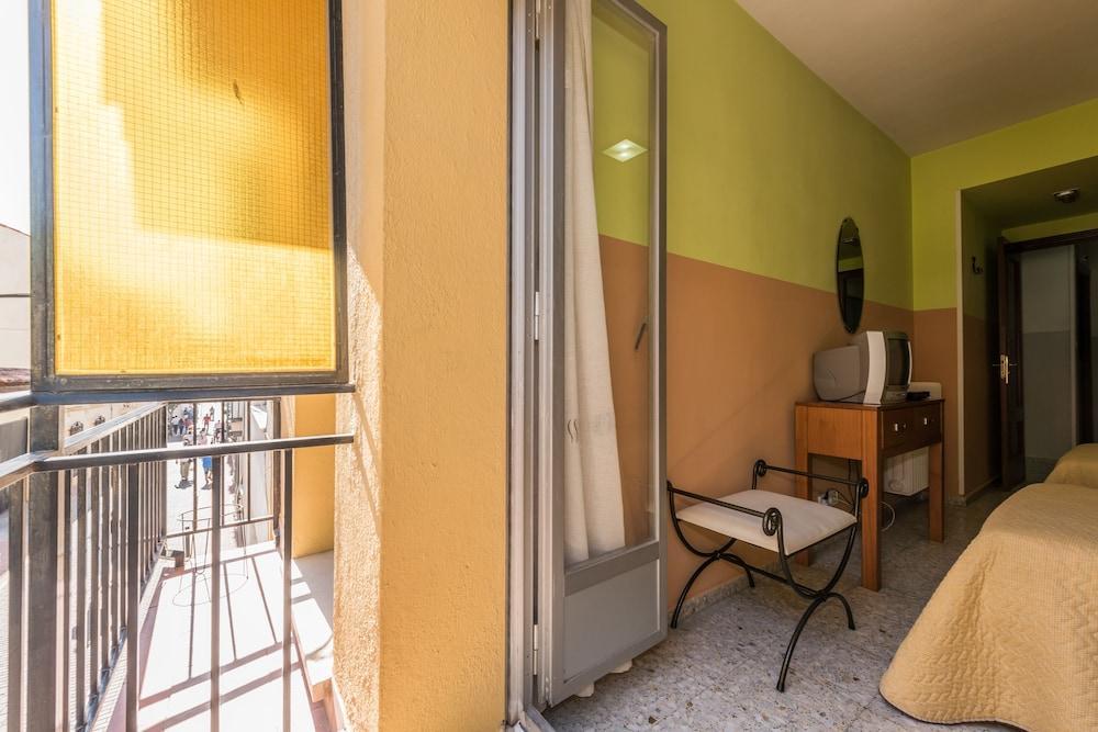Hostal Arkanta Arganda Del Rey Bagian luar foto