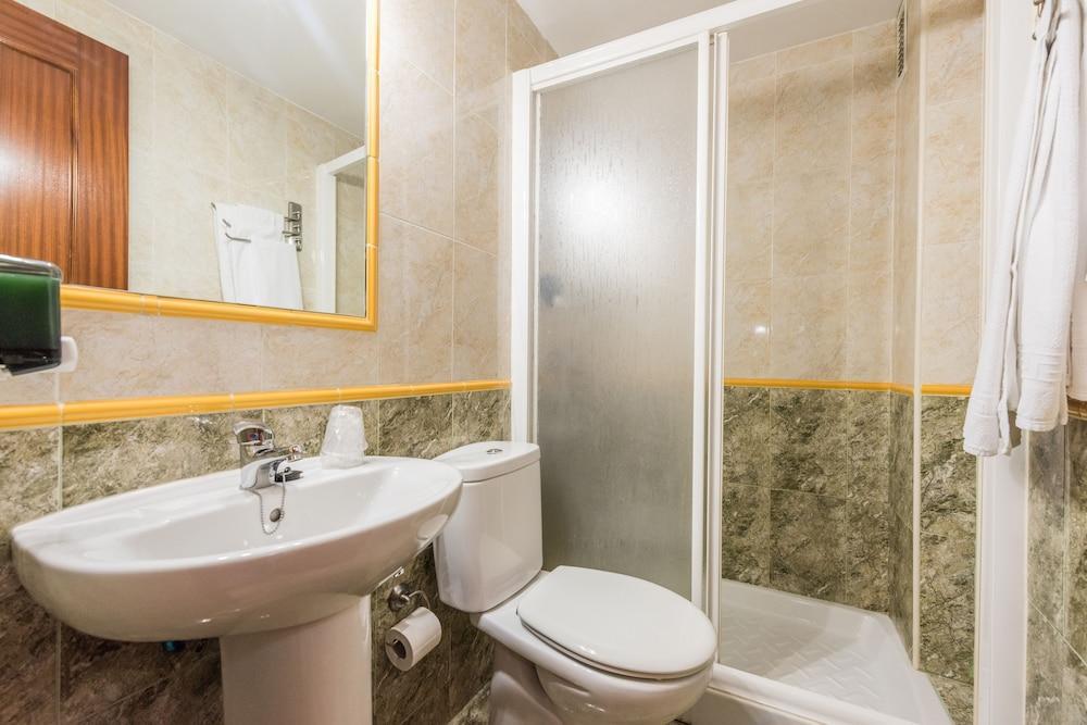 Hostal Arkanta Arganda Del Rey Bagian luar foto